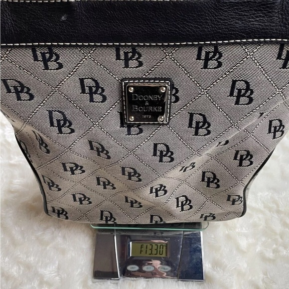 Vintage Dooney & Bourke Gabriella Logo Quilt Bag Black Grey Purse Shoulder Bag - Picture 12 of 14